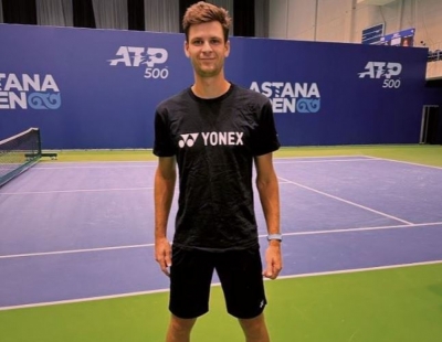 Hubert Hurkacz gra dalej w Kazachstanie