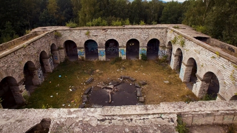 Totenburg - niemy świadek historii czy miejsce kultu? - 6