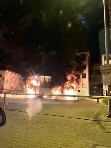 Nocny pożar przy Uniwersytecie Przyrodniczym we Wrocławiu [FILMY]