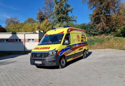 Nowy ambulans zasilił flotę pogotowia ratunkowego przy dzierżoniowskim szpitalu powiatowym - 3