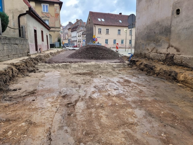Hałas, błoto i kurz. Dwa remonty paraliżują centrum Świerzawy – fot. Burmistrz Miasta i Gminy Świerzawa