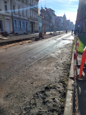 Hałas, błoto i kurz. Dwa remonty paraliżują centrum Świerzawy  - 1