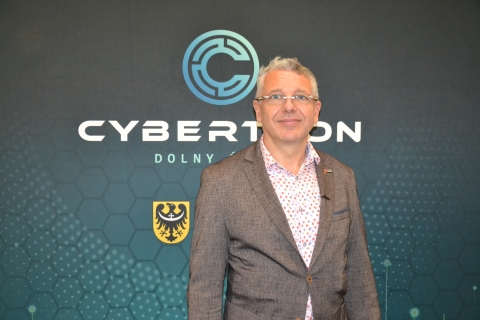 Kto powstrzyma atak hakerski? Informatycy z Polski i Czech grają o „Cybertron” - 14