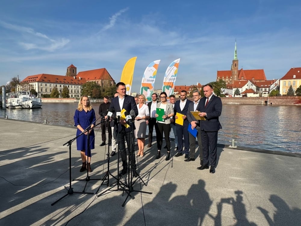 Hołownia: Czas patrzeć na rzeki i środowisko, jako na zasób, który musimy traktować z szacunkiem - fot. Twitter/ Szymon Hołownia