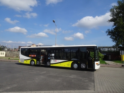 Zamiast pociąg&oacute;w jeżdżą autobusy. Pasażerowie jednak nie narzekają
