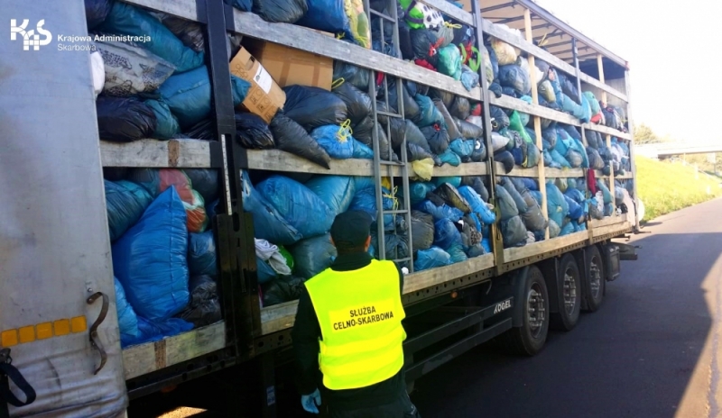 Zatrzymany nielegalny transport odpadów z Niemiec do Polski - fot. KAS
