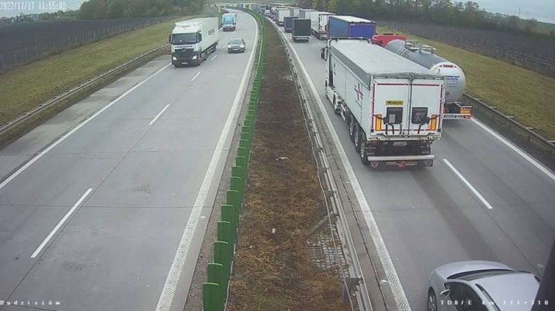 Autostrada A4 zablokowana. Wypadek dwóch busów i ciężarówki [AKTUALIZACJA] - fot. GDDKiA