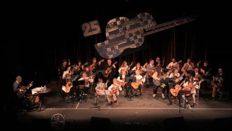 Benefis Witolda Kozakowskiego. Twórca kłodzkiej "Gitariady" jest na scenie od 25 lat - 1