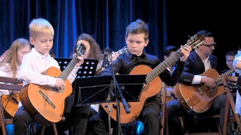Benefis Witolda Kozakowskiego. Twórca kłodzkiej "Gitariady" jest na scenie od 25 lat - 2