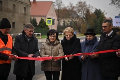 Marszałek Witek uczestniczyła w otwarciu drogi powiatowej w Koskowicach