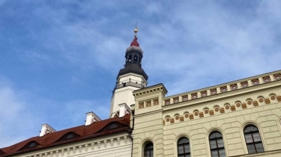 Święty Mikołaj znów zostawił swoją czapkę na wieży w Głogowie