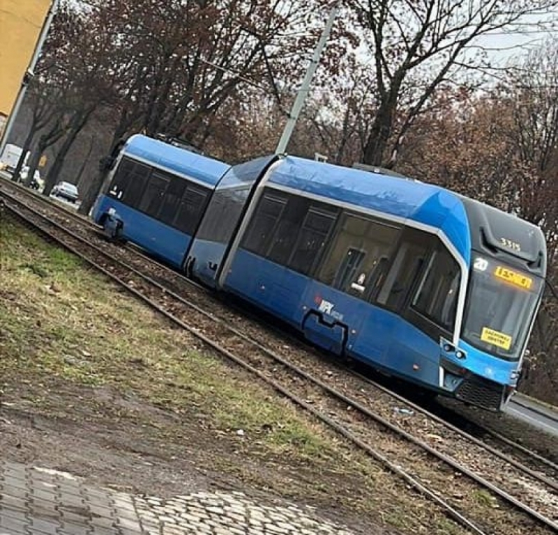 Tramwaj wykoleił się przy Jeleniogórskiej - fot. Monika Wielebińska