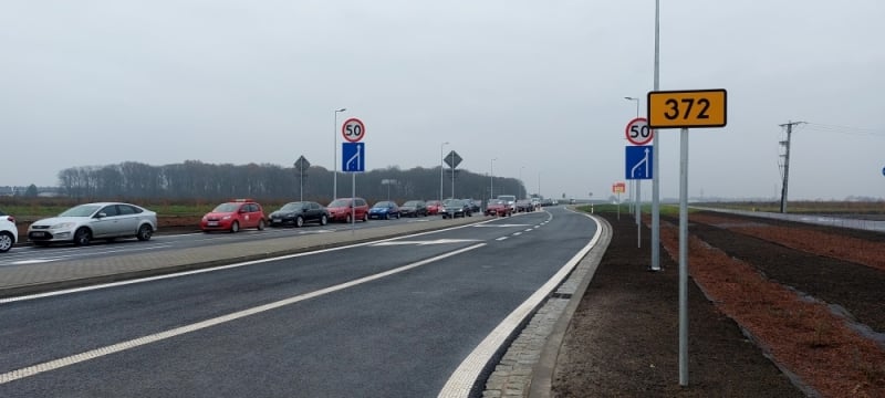 Kierowcy jadą już nowym odcinkiem Wschodniej Obwodnicy Wrocławia - fot. RW
