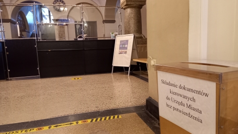 Legnica: Ograniczone wejście do urzędu. Powód? Pogróżki pod adresem prezydenta - 1
