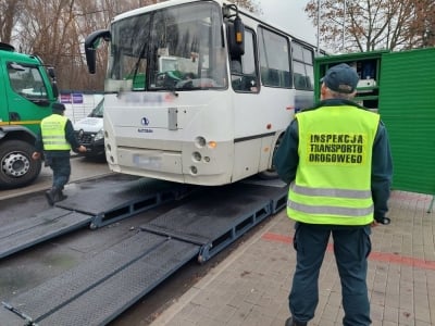 Połowa skontrolowanych autokar&oacute;w z powiatu oleśnickiego nie nadaje się do jazdy