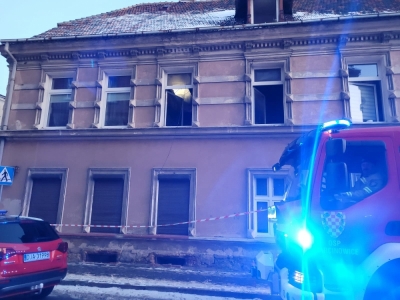 Pożar w Jaworze. Na strażaków zawalił się strop