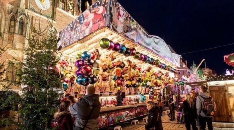 Tłumy na jarmarku bożonarodzeniowym we Wrocławiu - Fot: RW