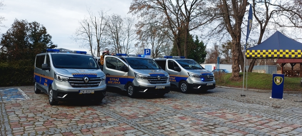 Nowe radiowozy dla wrocławskiej straży miejskiej - fot. RW