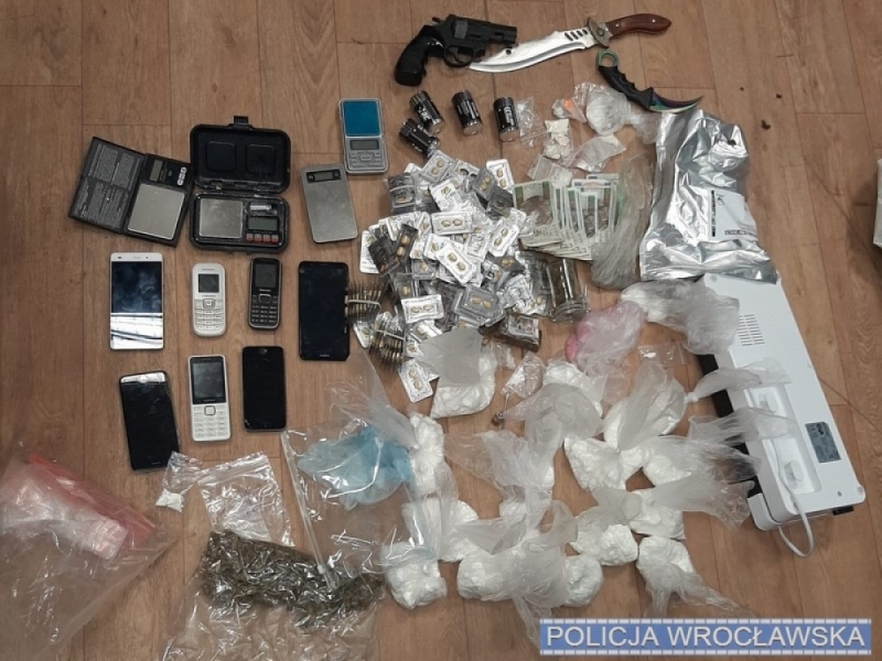 Rodzinny biznes na wrocławskim osiedlu. Handlowali narkotykami - Fot: Dolnośląska policja