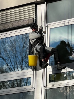 Superbohaterowie zjechali z dachu szpitala  - 0