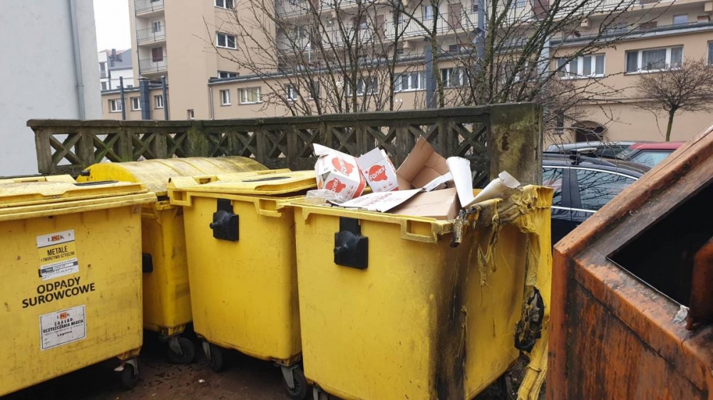Legnica: Wyrzucają wszyscy, ale za brak segregacji zapłaci tylko jedna wspólnota - fot. AT