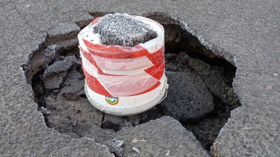 Drogi w Legnicy dziurawe jak ser szwajcarski [FOTO]