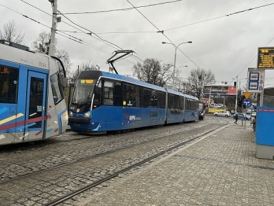Na przystanku Wrocław Nadodrze wykoleił się tramwaj