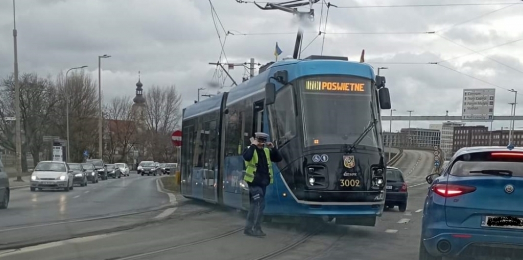 Wykolejenie tramwaju we Wrocławiu. Utrudnienia w komunikacji - Fot: słuchaczka Dagmara