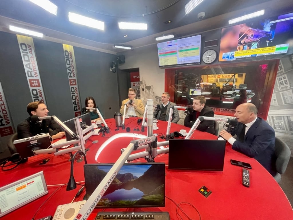 Mityczna średnia krajowa i pomysły polityków na inflację - fot. RW