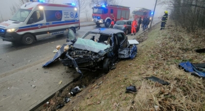 Poważny wypadek w Sobótce. Autobus wjechał w dwa samochody