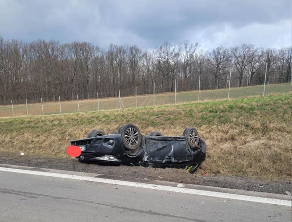 Kolizja 6 aut na A4. Trasa była zablokowana przez kilka godzin - fot: OSP KSRG Gniechowice