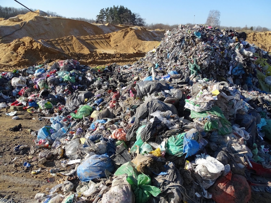 Kilkadziesiąt tysięcy ton odpadów zakopano nielegalnie w kopalni piasku - fot. WIOŚ we Wrocławiu
