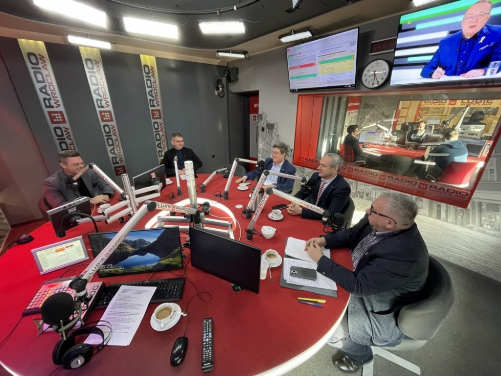 Debata: Reportaż i uchwała ws. Jana Pawła II oraz spór o wspólny bilet - fot. RW