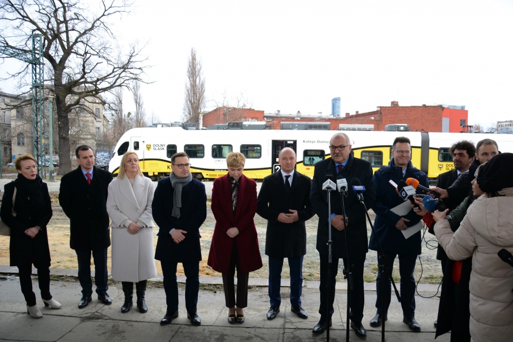 Pociągi wrócą na Dworzec Świebodzki. Zainaugurowano Kolej Plus - fot. FB Cezary Przybylski - Marszałek Województwa Dolnośląskiego