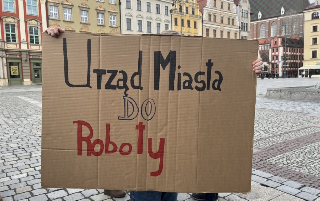 Lokatorzy byłych mieszkań zakładowych we Wrocławiu: Mamy nóż na gardle - Fot: Joanna Jaros