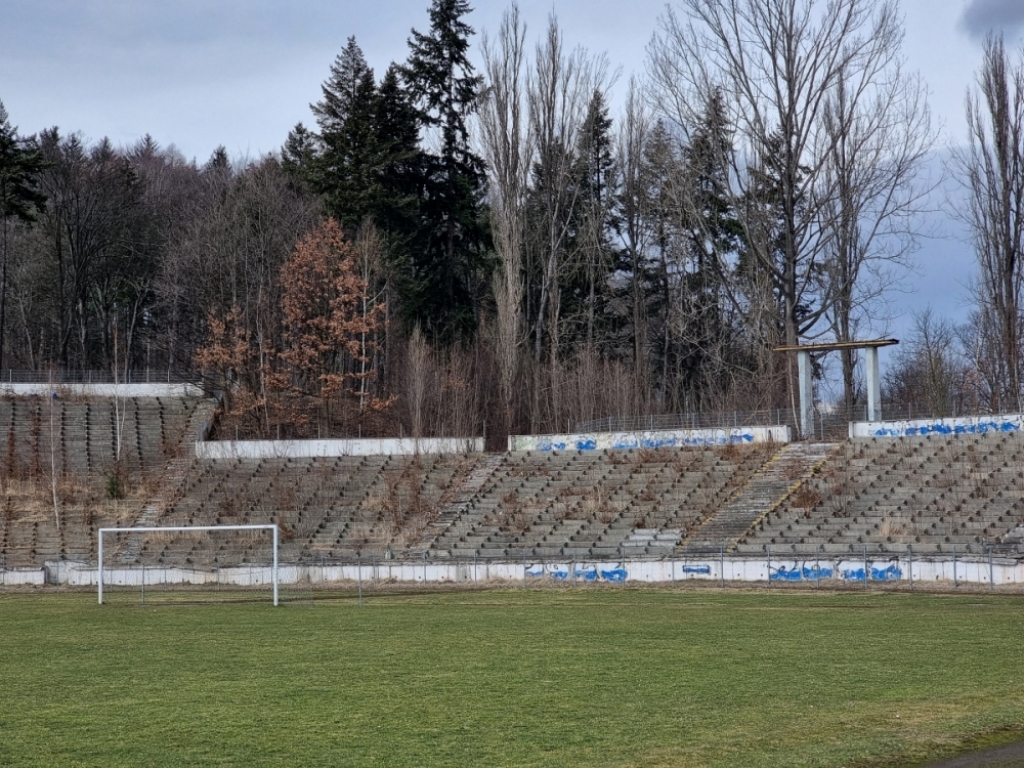 Legendarny stadion Górnika Wałbrzych doczeka się remontu? - Fot: Bartosz Szarafin