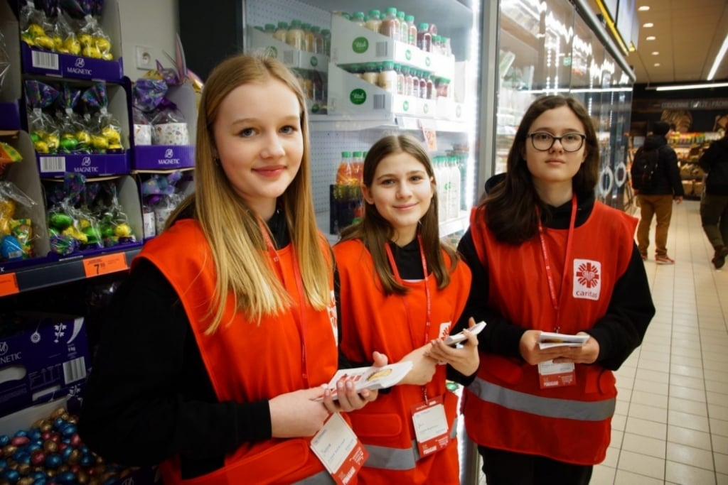 „Tak. Pomagam”. Przedświąteczna zbiórka żywności w dolnośląskich sklepach  - fot. Caritas