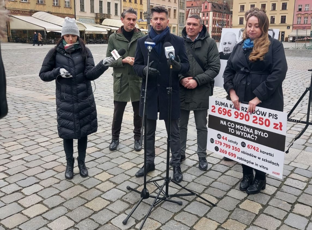 Dolnośląska Lewica alarmuje: KPO i środki unijne dla Dolnego Śląska są zagrożone - fot. Krzysztof Śmiszek Twitter