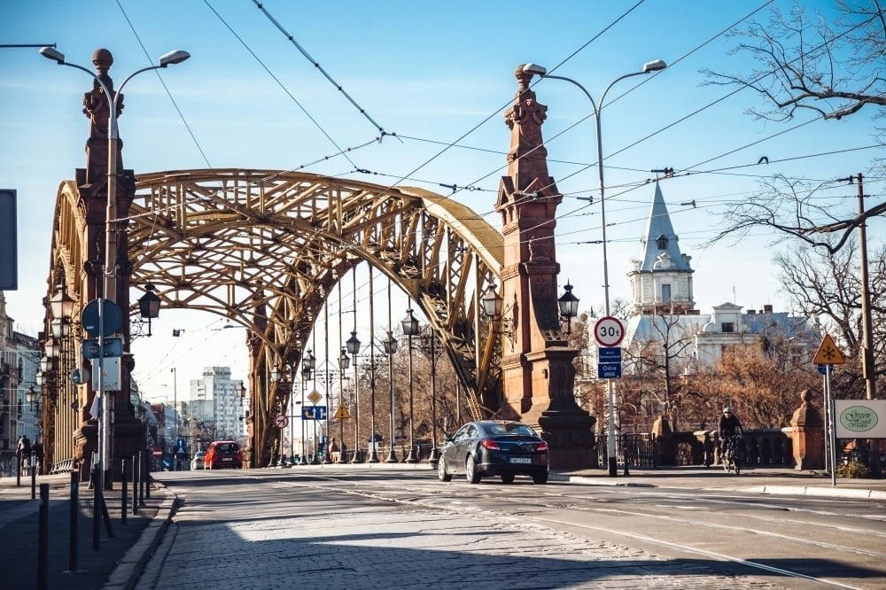 Deszcz kontra drogowcy - wydłuża się remont Mostu Zwierzynieckiego  - fot. ilustracyjna RW