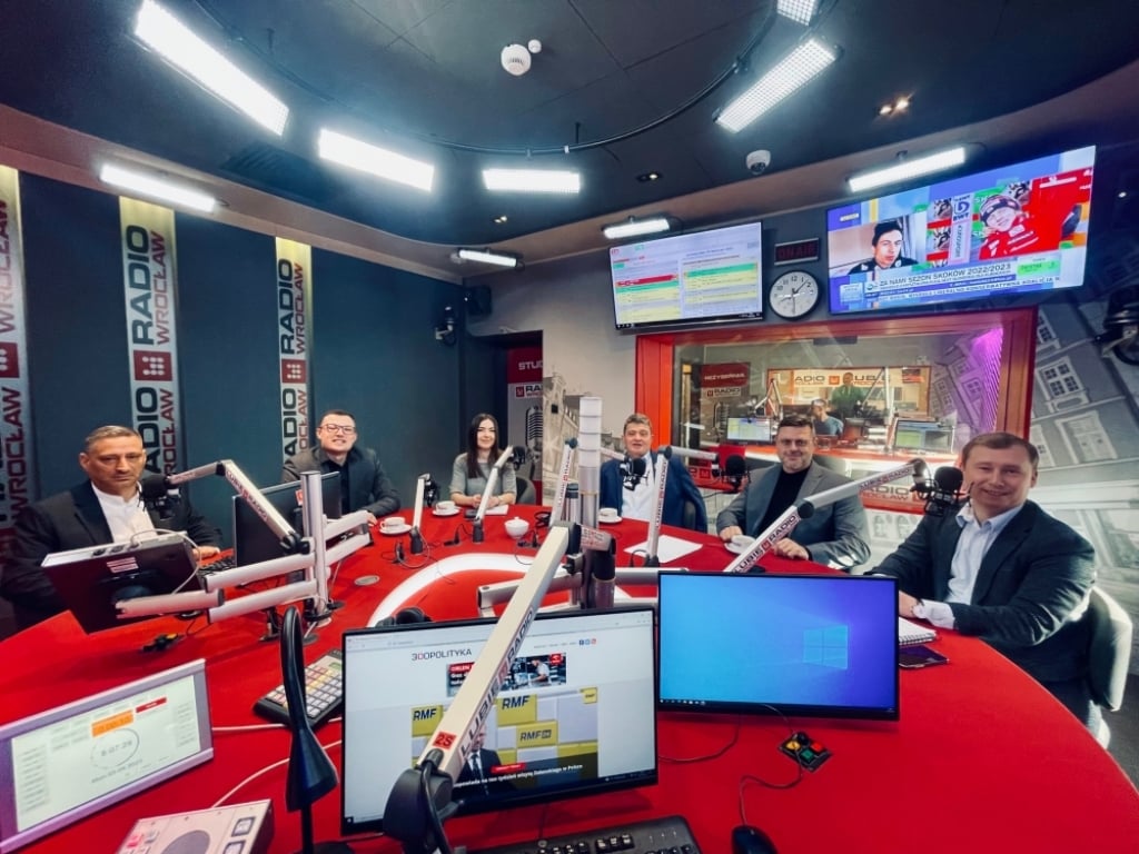 Debata polityczna: "Wara od 500 plus" i brak porozumienia ws. wspólnego biletu - (fot. Radio Wrocław)