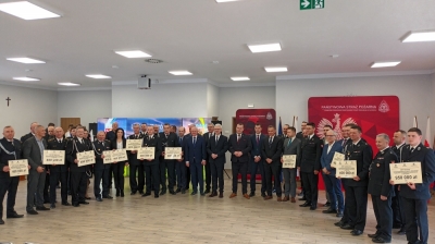 Mieszkańcy z powiatu kłodzkiego będą bezpieczniejsi - kolejne OSP dostaną nowe wozy