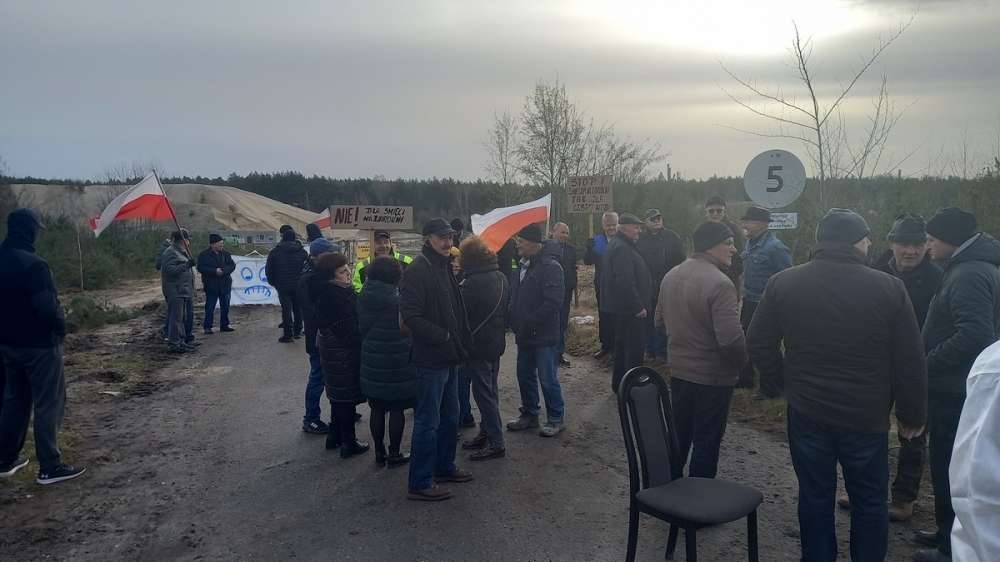 Wieczór zDolnego Śląska: mieszkańcy kontra niedozwolone odpady. Czy nadeszły czasy, w których trzeba łamać prawo, żeby przestrzegać prawa? - fot. Andrzej Andrzejewski
