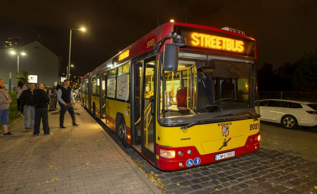 Streetbus wrocławskiego MPK zjechał do zajezdni  - fot. Jakub Ciołko
