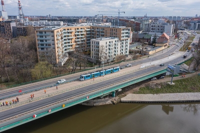 Tramwaj sprawdził gotowość Mostu Dmowskiego po remoncie