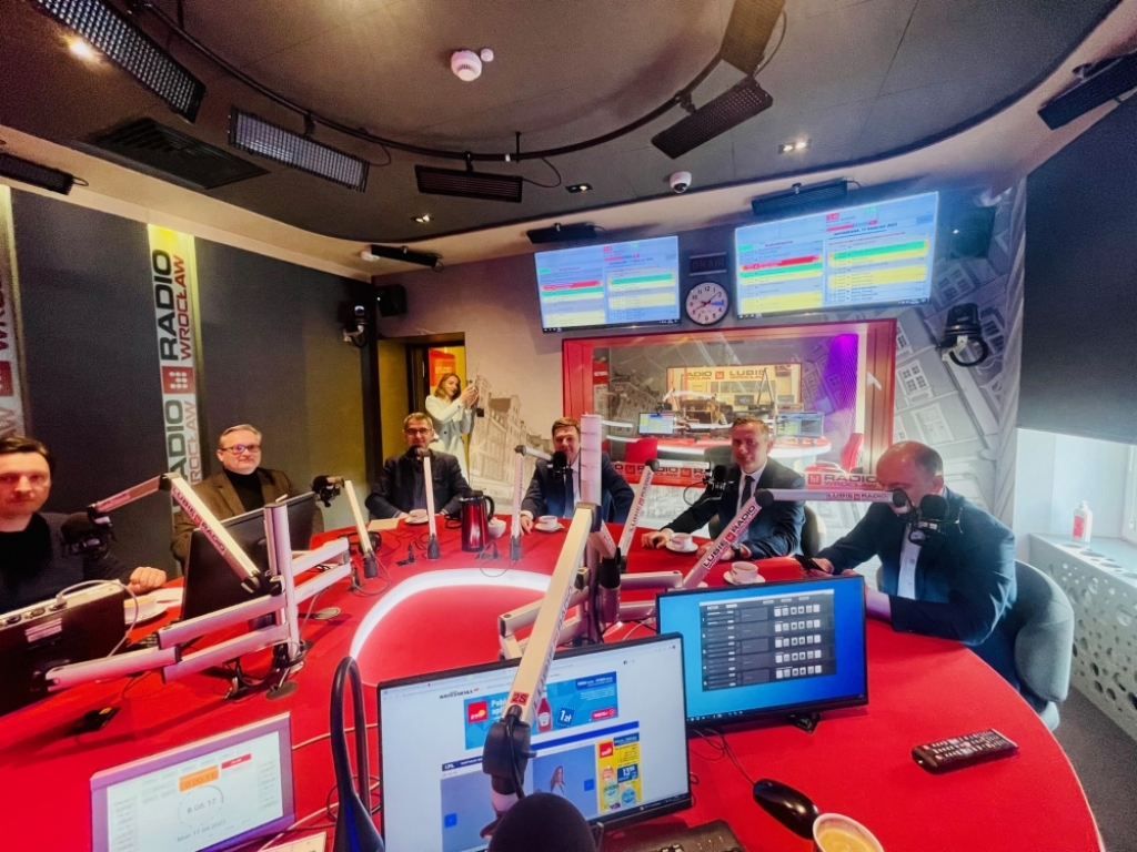 Jeden bilet na MPK i kolej? Lorenc: "Narzędzie gry politycznej", Myrda: "Sutryka częściej widać z kotem" - fot. RW