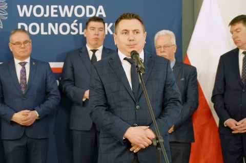 Wojewoda podsumowuje "akcję dystrybucyjną" węgla na Dolnym Śląsku - 0