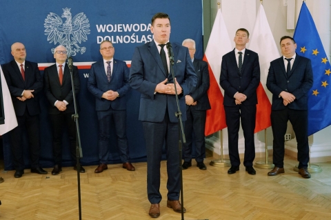 Wojewoda podsumowuje "akcję dystrybucyjną" węgla na Dolnym Śląsku - 2