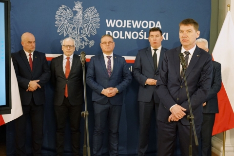Wojewoda podsumowuje "akcję dystrybucyjną" węgla na Dolnym Śląsku - 1