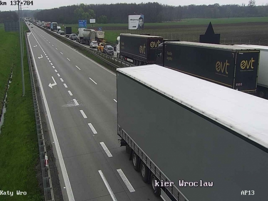 Kolizja dwóch ciężarówek na A4. Korki na trasie Legnica-Wrocław - fot. GDDKiA