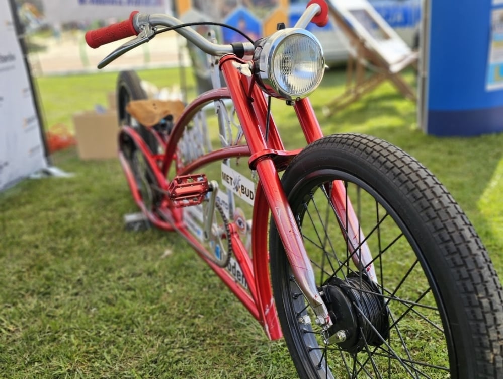 Zbudowali rower ze śmieci - Fot: Bartosz Szarafin